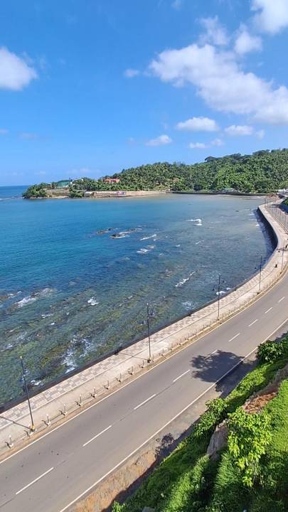 The coastal road and bay below Sea Cliff